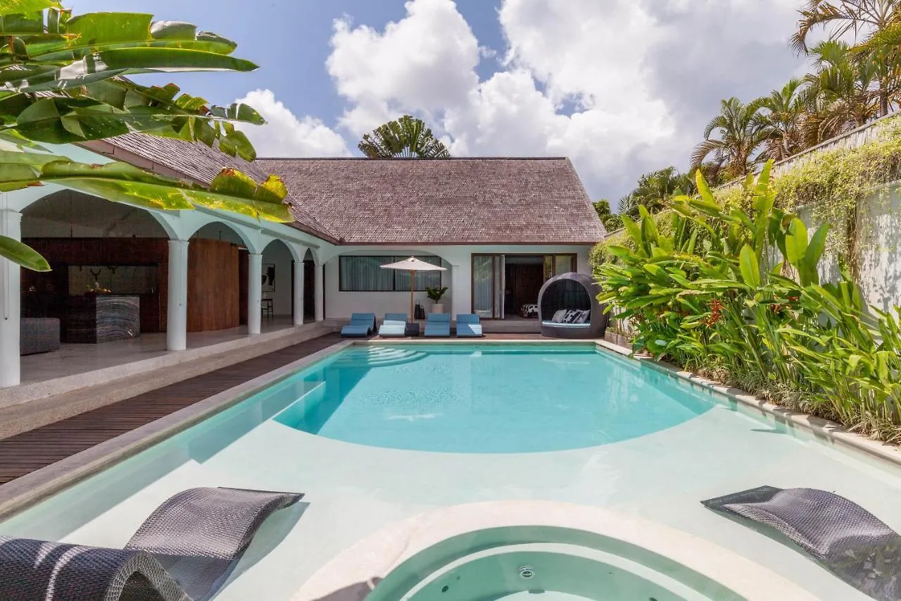 The Aora - Capacious Villa Close To Seminyak Sights