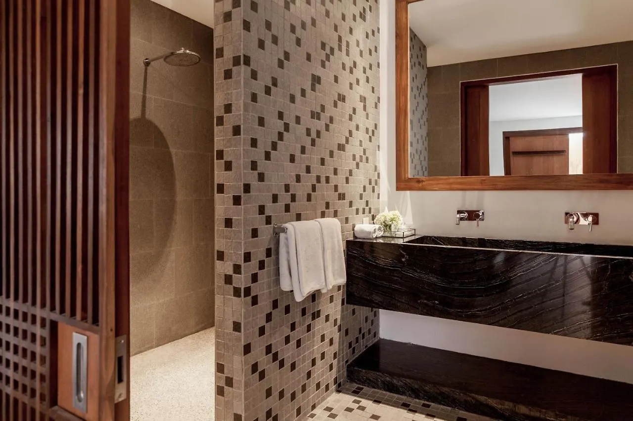 The Aora - Capacious Villa Close To Seminyak Sights