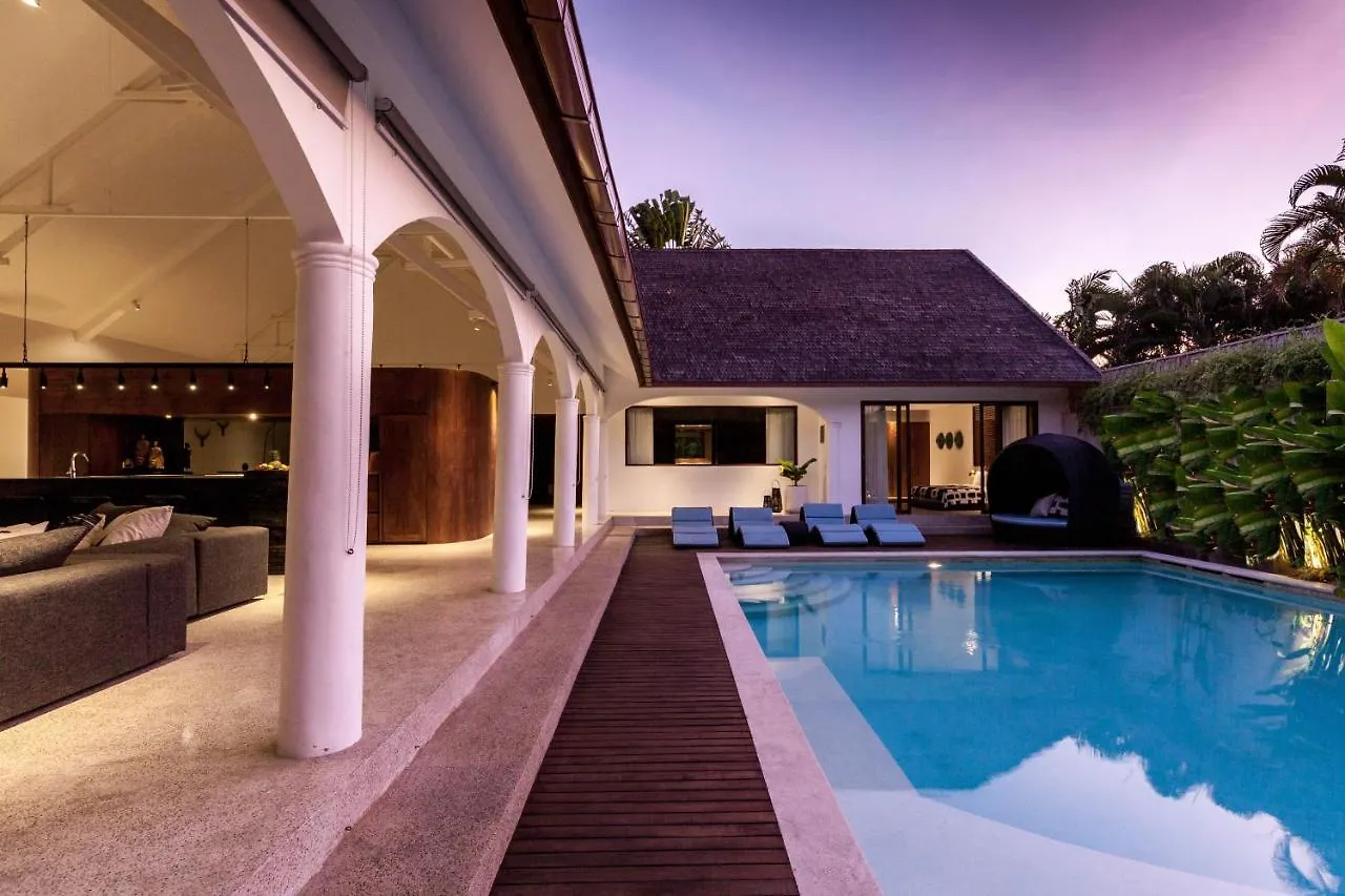The Aora - Capacious Villa Close To Seminyak Sights