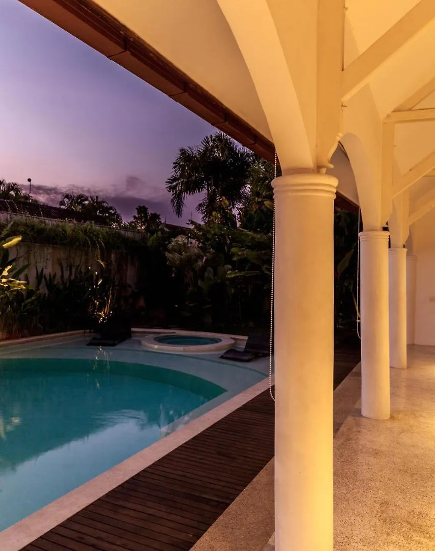 The Aora - Capacious Villa Close To Seminyak Sights
