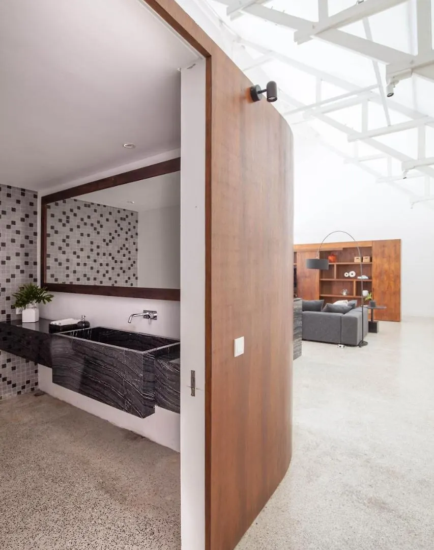 The Aora - Capacious Villa Close To Seminyak Sights