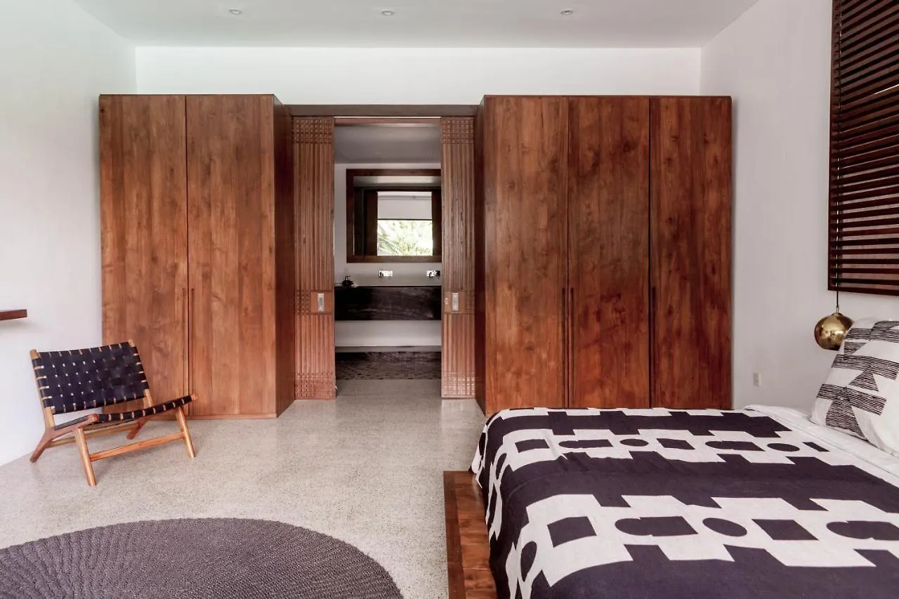 The Aora - Capacious Villa Close To Seminyak Sights