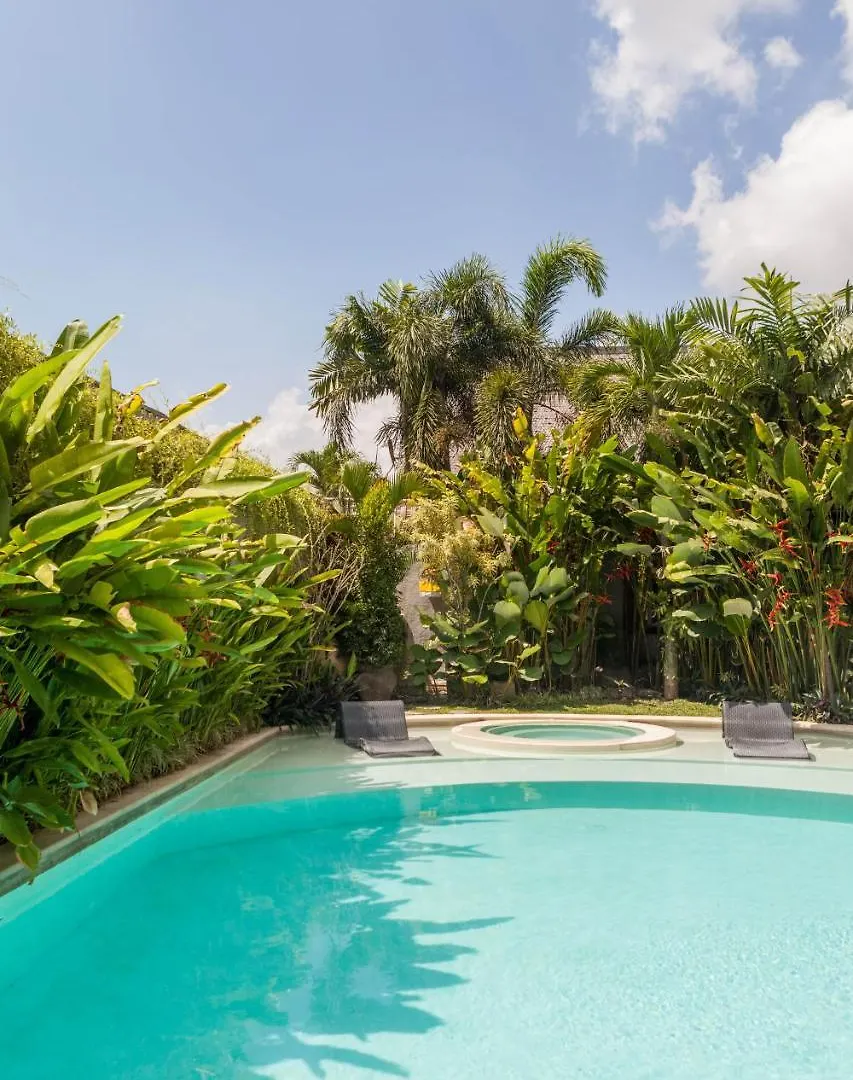 The Aora - Capacious Villa Close To Seminyak Sights
