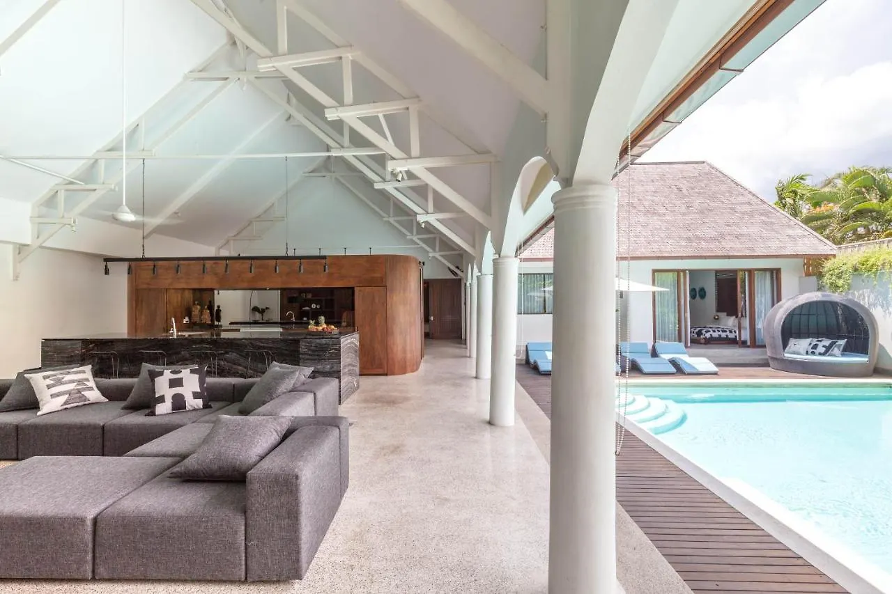 The Aora - Capacious Villa Close To Seminyak Sights