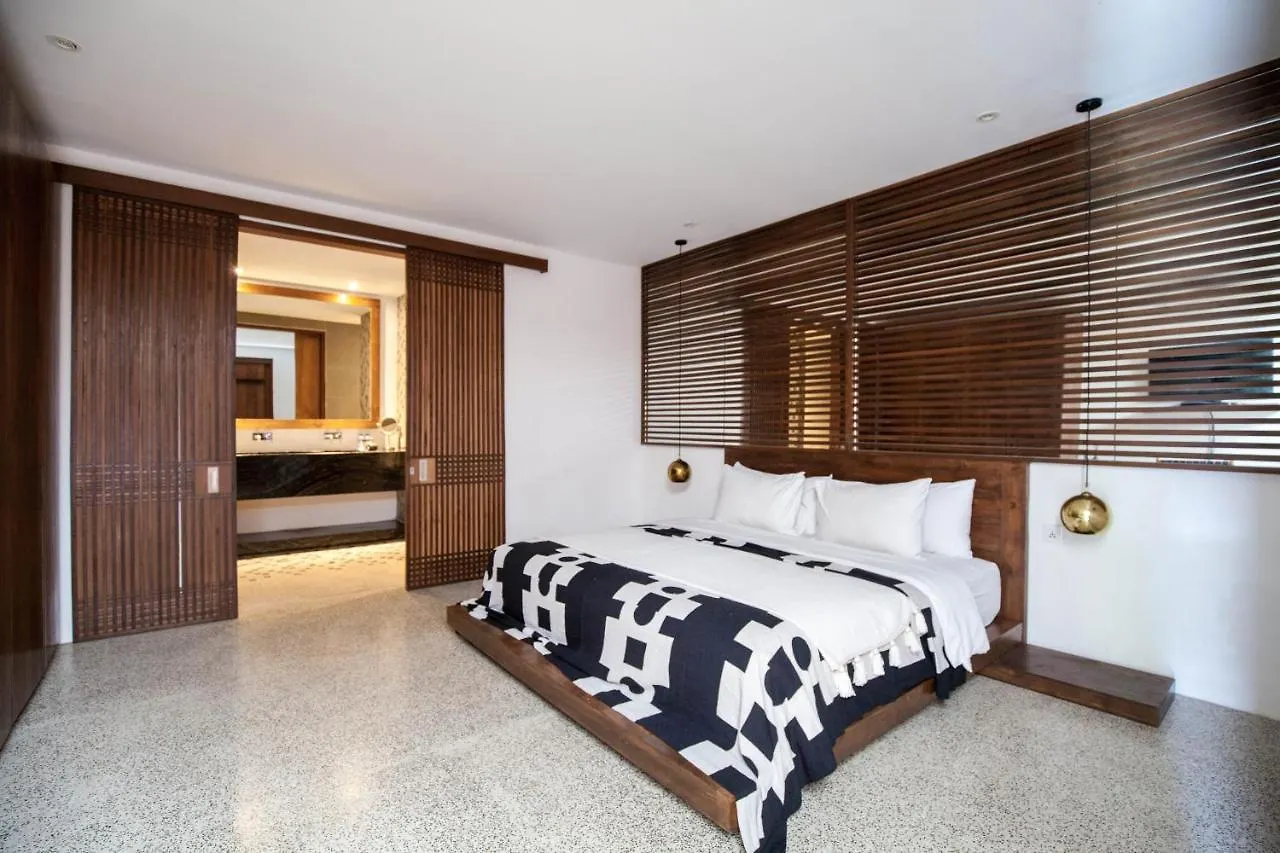 The Aora - Capacious Villa Close To Seminyak Sights 세미냑